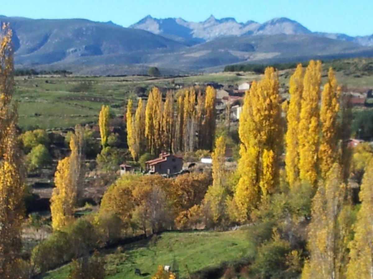 El Rondillo De Gredos Guest House Hoyos del Collado Екстериор снимка