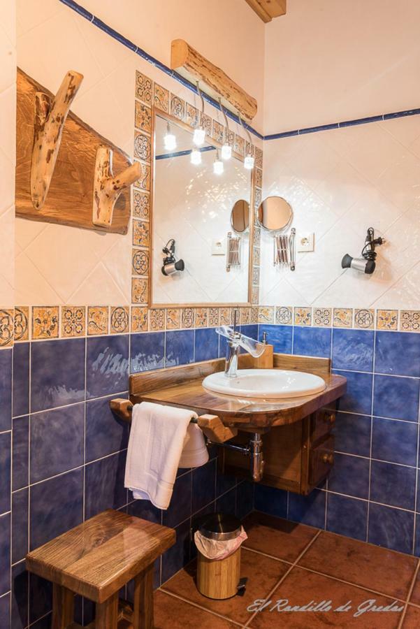 El Rondillo De Gredos Guest House Hoyos del Collado Екстериор снимка