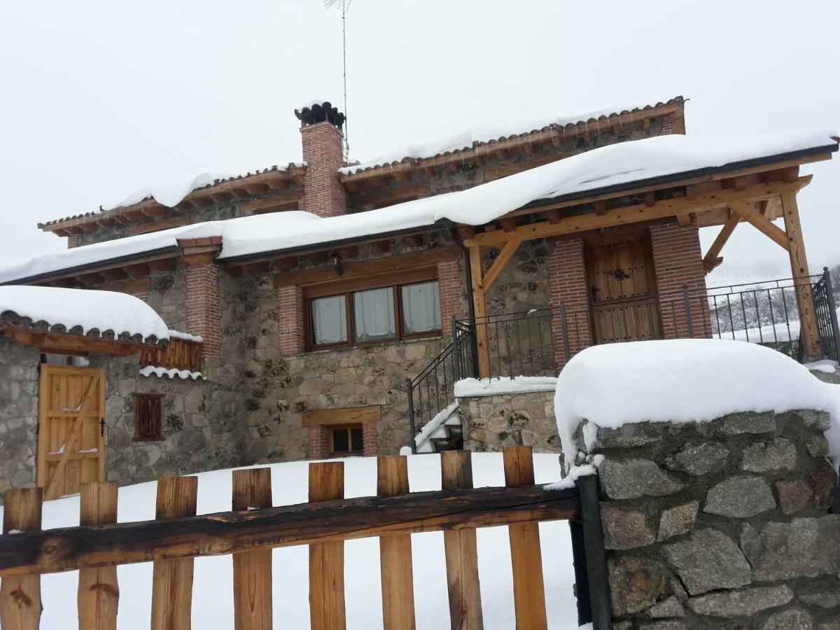 El Rondillo De Gredos Guest House Hoyos del Collado Екстериор снимка